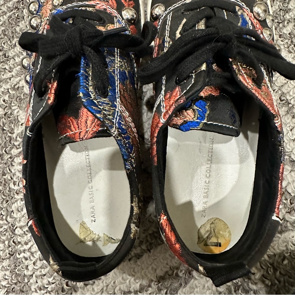 Studded embroidered sneakers - Picture 10 of 12